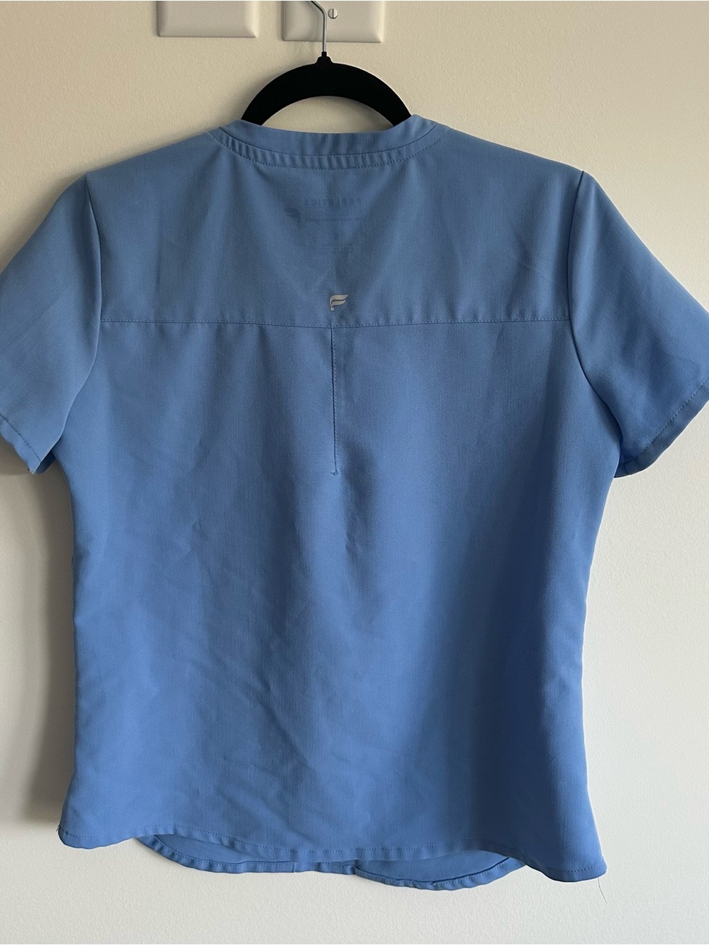 Fabletics Method 2-Pocket Scrub Top - Picture 8 of 9